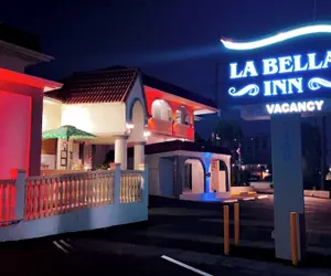 Photo 2 - La Bella Oceanfront Inn