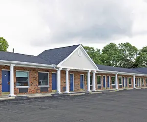 Photo 2 - Sunrise Inn Williamstown