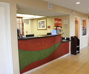 Photo 4 - Doral Inn & Suites Miami Airport West