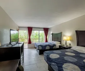 Photo 5 - Executive Inn Beeville US 181