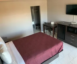 Photo 4 - Executive Inn Beeville US 181