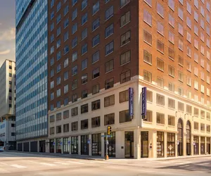 Photo 2 - Hampton Inn & Suites Dallas Downtown