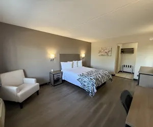 Photo 2 - Red Roof Inn Tucson