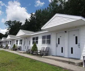 Photo 2 - White Birches Motel