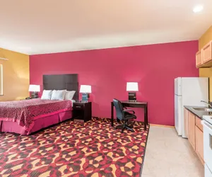 Photo 5 - Days Inn & Suites by Wyndham El Dorado