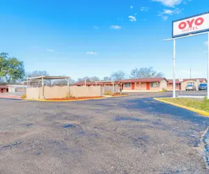 Photo 2 - Capital O Hotel Beeville - US 181