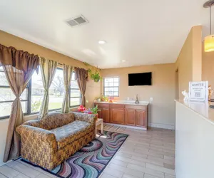 Photo 4 - Capital O Hotel Beeville - US 181