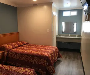 Photo 5 - Lincoln Park Motel