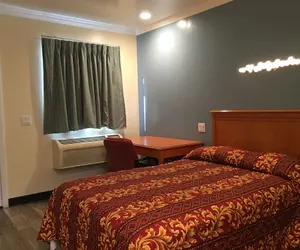Photo 3 - Lincoln Park Motel