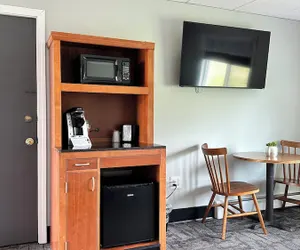Photo 5 - Colonial Valley Motel