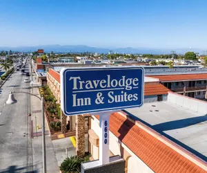 Photo 2 - Travelodge Inn & Suites by Wyndham Bell Los Angeles Area