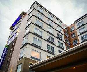 Photo 2 - Holiday Inn Express & Suites Louisville Downtown by IHG