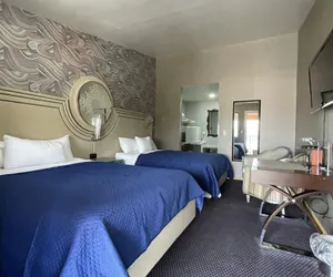Photo 5 - Crown Motel