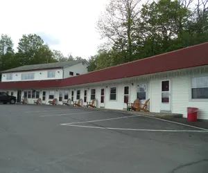 Photo 2 - Mount Blue Motel