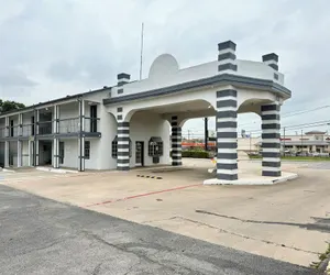 Photo 2 - Sherman Inn