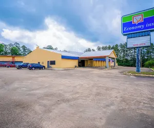 Photo 2 - Economy Inn By OYO Livingston TX Hwy 59