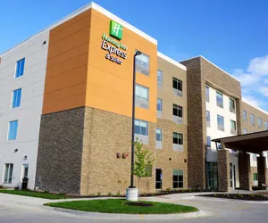 Photo 2 - Holiday Inn Express & Suites Omaha - Millard Area, an IHG Hotel