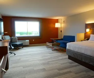 Photo 3 - Holiday Inn Express & Suites Omaha - Millard Area, an IHG Hotel