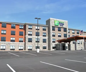 Photo 2 - Holiday Inn Express & Suites Clarion, an IHG Hotel