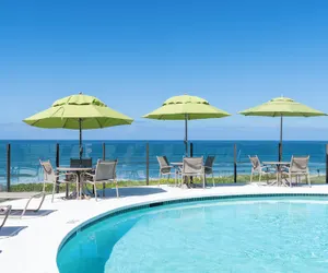 Photo 2 - Wave Crest Resort