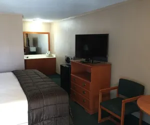 Photo 4 - Budget Inn