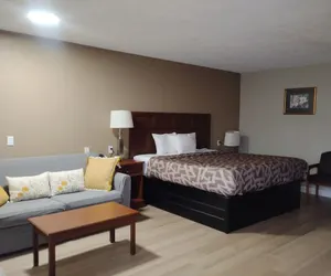 Photo 2 - Americana Inn