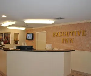 Photo 4 - Executive Inn