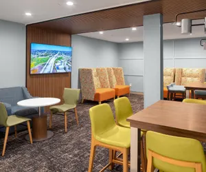 Photo 4 - Hampton Inn & Suites San Diego Seaworld