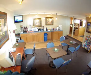 Photo 4 - Gateway Inn