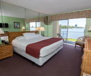 Photo 4 - Palm Beach Waterfront Suites