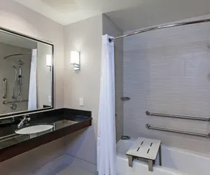 Photo 5 - Clarion Hotel The Colony - Plano West