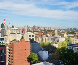 Photo 2 - Courtyard Long Island City/New York Manhattan View