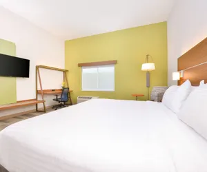 Photo 5 - Holiday Inn Express & Suites Salem by IHG
