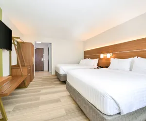 Photo 3 - Holiday Inn Express & Suites Salem by IHG