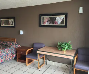 Photo 4 - Budget Inn