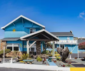 Photo 2 - Oceanside Inn & Suites, a Days Inn by Wyndham