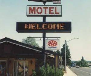 Photo 2 - Color Country Motel