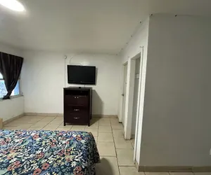 Photo 5 - Antigua Motel by OYO Tampa US - 41