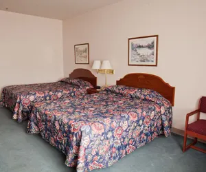 Photo 4 - Benny's Colville Inn