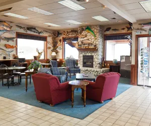 Photo 2 - Benny's Colville Inn