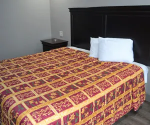 Photo 3 - Deluxe INN