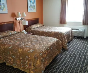 Photo 4 - Woonsocket Motor Inn