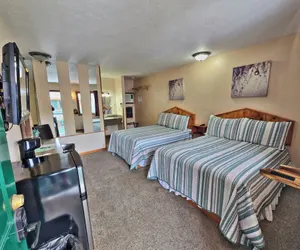 Photo 4 - Cedar Wood Inn