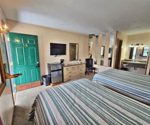 Photo 5 - Cedar Wood Inn
