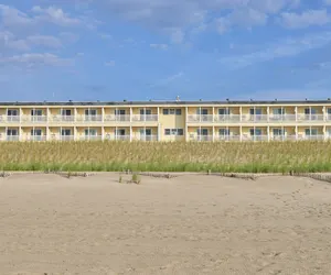 Photo 2 - Drifting Sands Oceanfront Hotel
