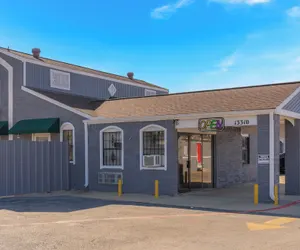 Photo 2 - Golden Inn Dallas by Hotel O