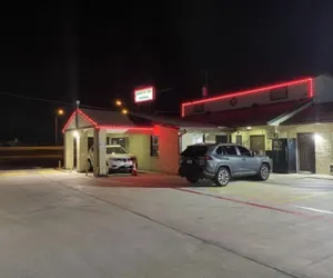 Photo 2 - Golden Inn Dallas by Hotel O