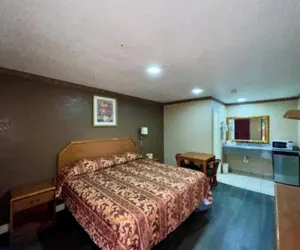 Photo 5 - Golden Inn Dallas by Hotel O