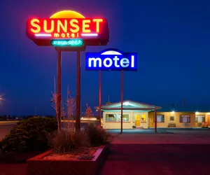 Photo 2 - Sunset Motel