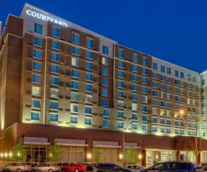 Photo 2 - Courtyard by Marriott Kansas City Downtown/Convention Center